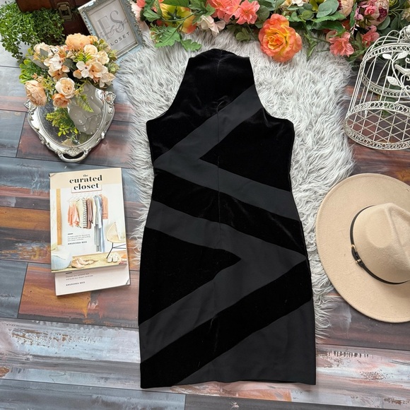 Laundry by Shelli Segal Vintage 90s Black Velvet Mini Geometric Halter Dress - Picture 4 of 9